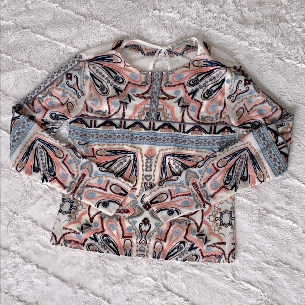 Embroidered blouse. - Picture 3 of 3